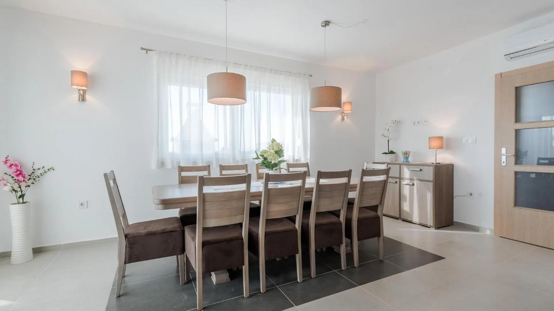 Nicely Decorated Villa With Swimming Pool Sukošan 0*,