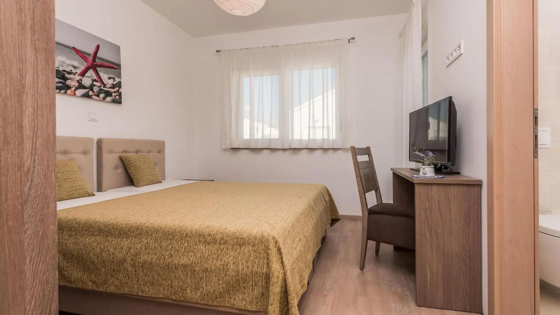 Nicely Decorated Villa With Swimming Pool Sukosan