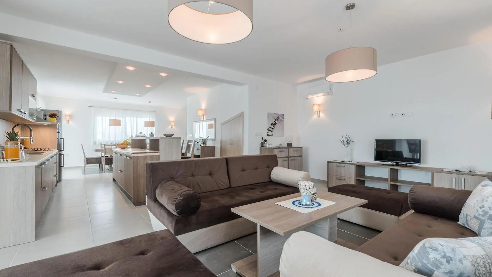 Nicely Decorated Villa With Swimming Pool Sukosan